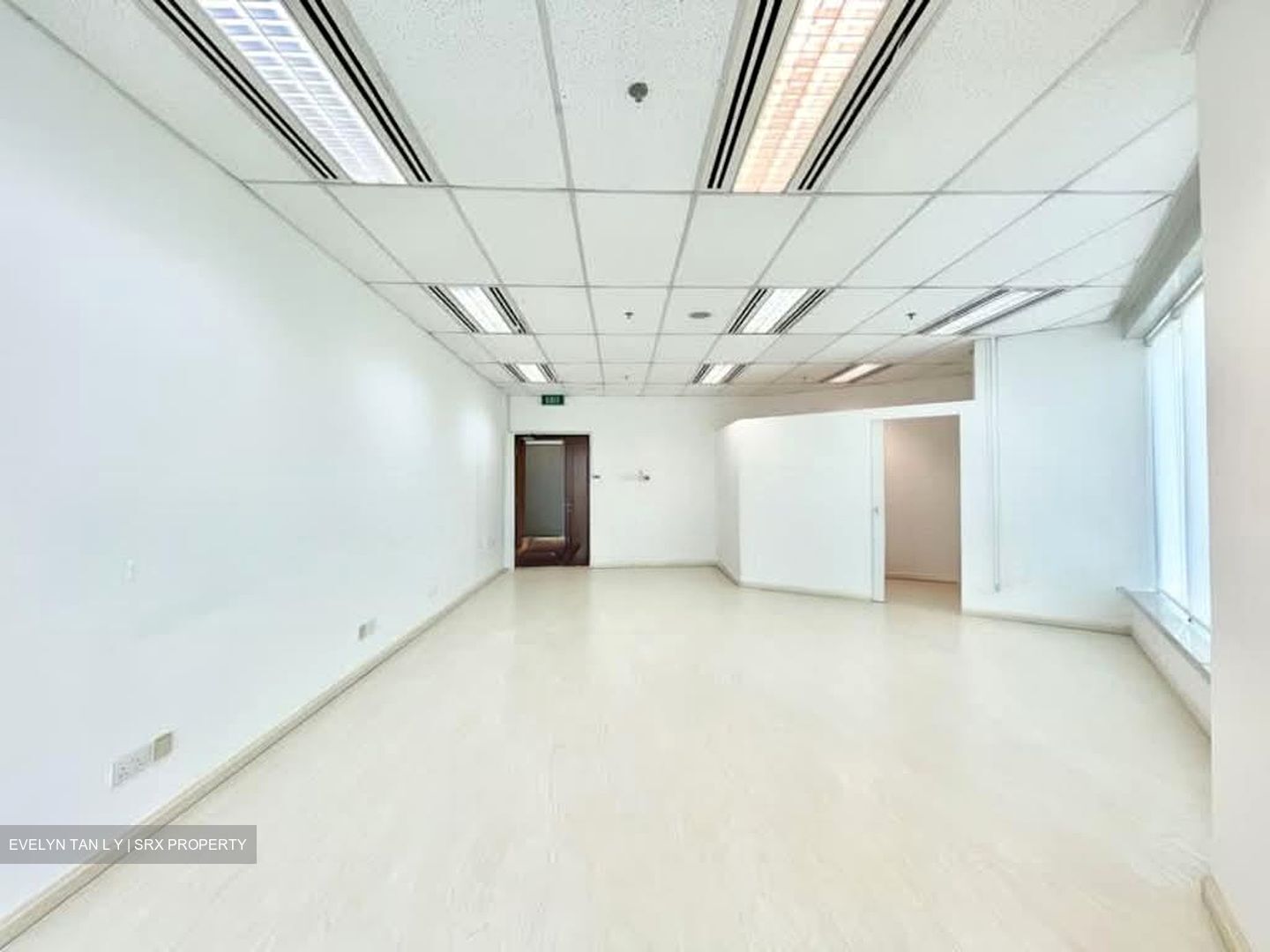 Sunshine Plaza (D7), Office #545475611